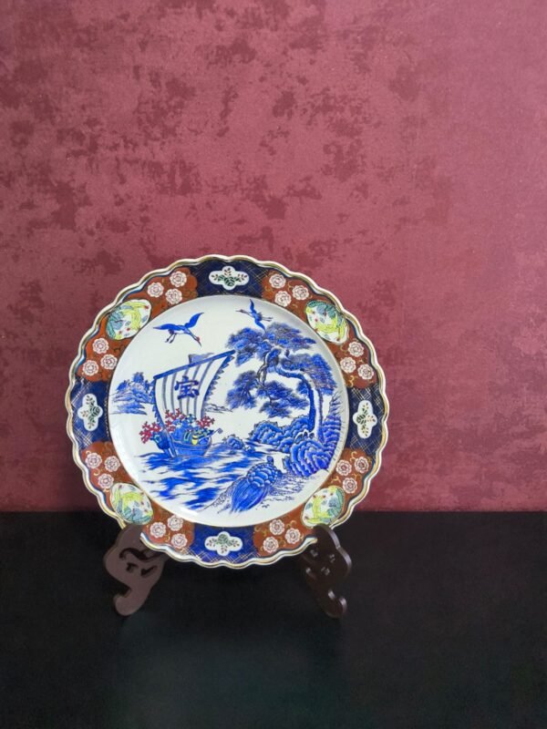 Prato Decorativo Japonês em Porcelana Imari – Navio Takarabune