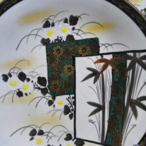 Conjunto de 6 Pratos Japoneses Kutani com Detalhes Dourados