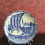 Prato Antigo Japonês em Porcelana Imari – Navio do Tesouro
