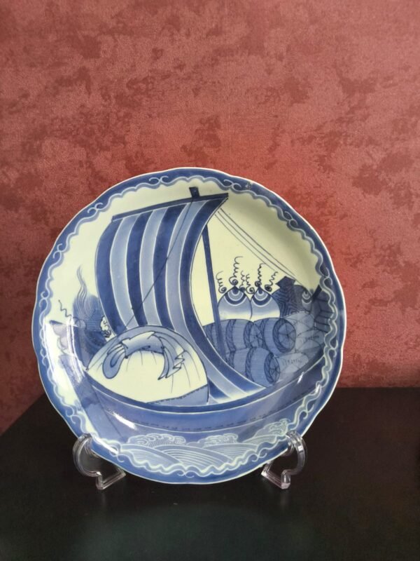 Prato Antigo Japonês em Porcelana Imari – Navio do Tesouro Prato Antigo Japonês em Porcelana Imari – Navio do Tesouro