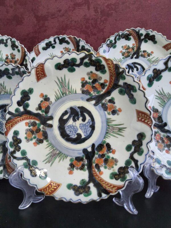 Conjunto de 7 Pratos Japoneses Imari com Borda Recortada