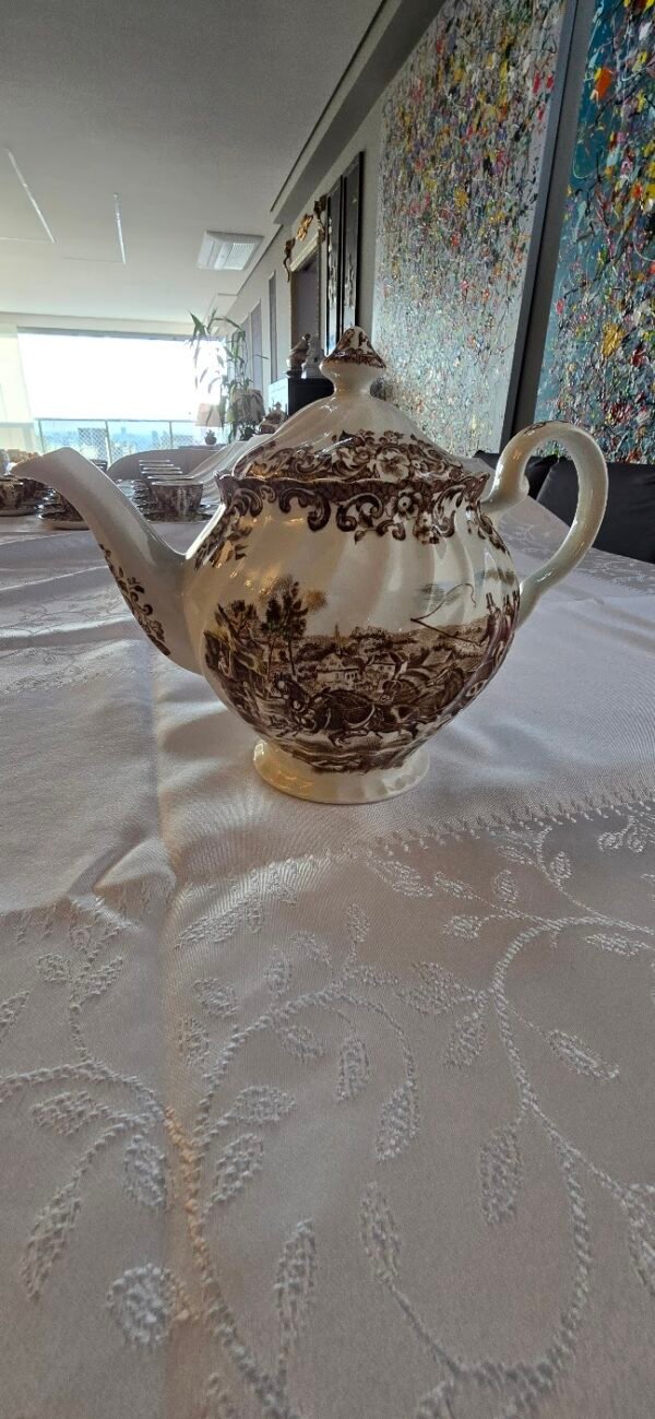 Aparelho de Jantar Inglês em Faiança Transferware Marrom